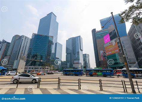 강남역 데이트: 도시의 심장에서 펼쳐지는 다양한 이야기